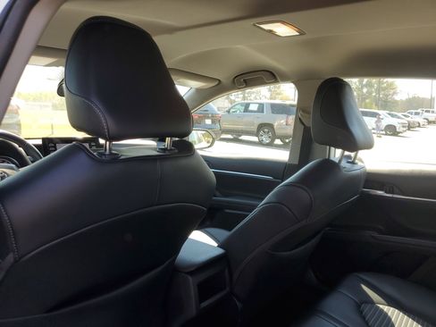 Used 2024 Toyota Camry SE image 11