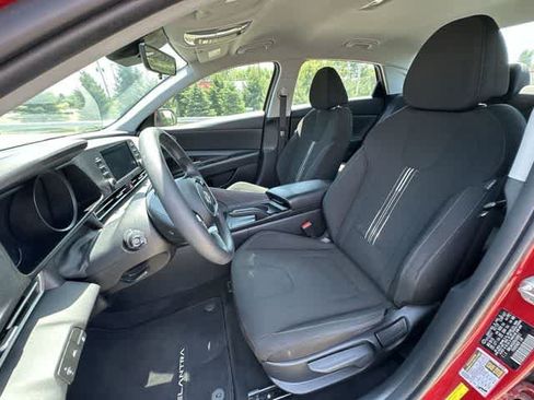 Used 2022 Hyundai Elantra SEL FWD image 16