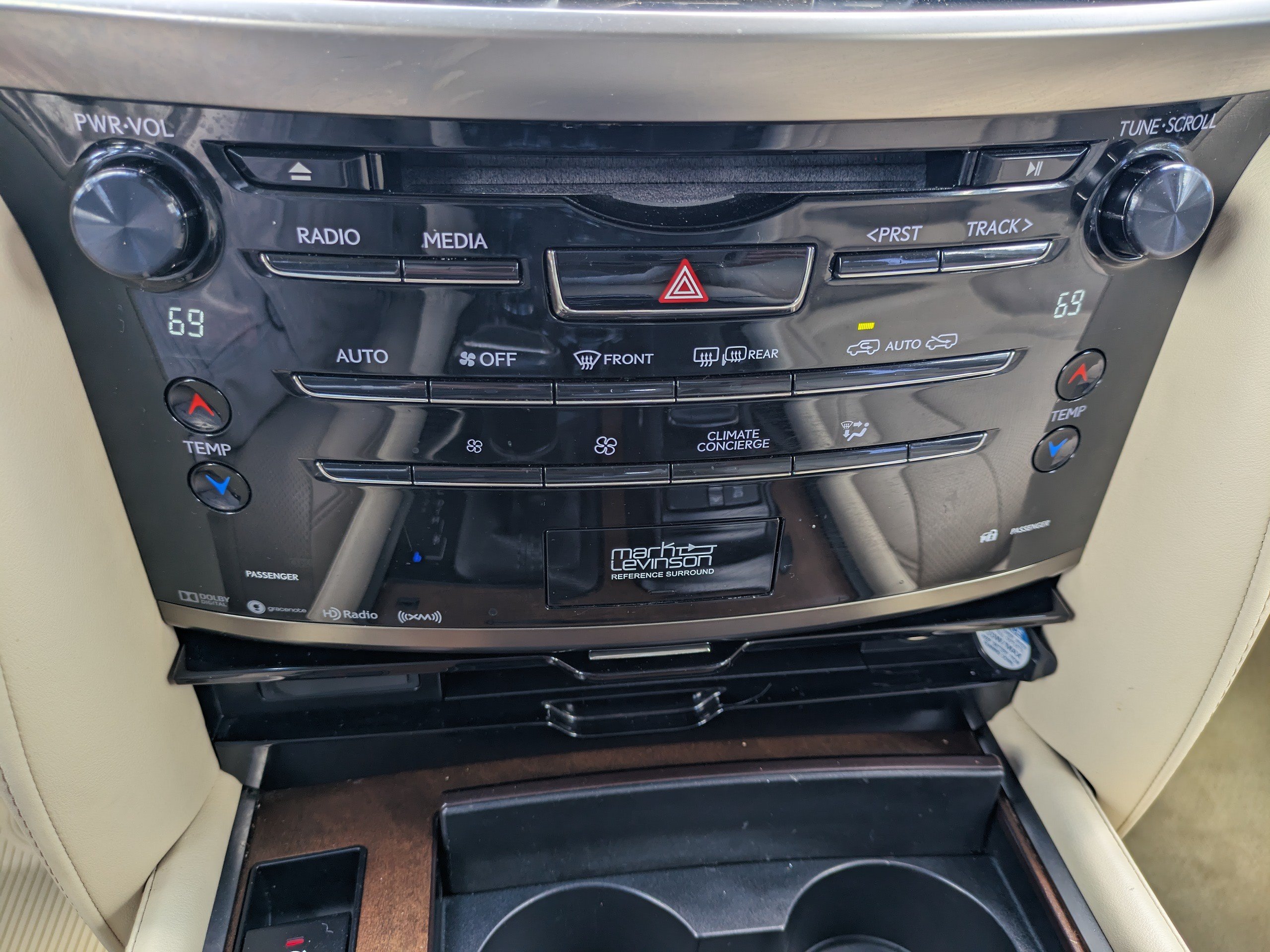 Used 2017 Lexus LX 570 4WD w/ Luxury Package image 34