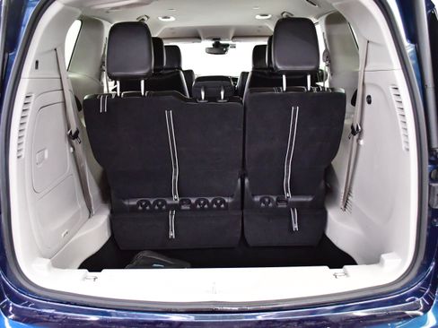 Used 2024 Chrysler Pacifica Limited FWD image 31