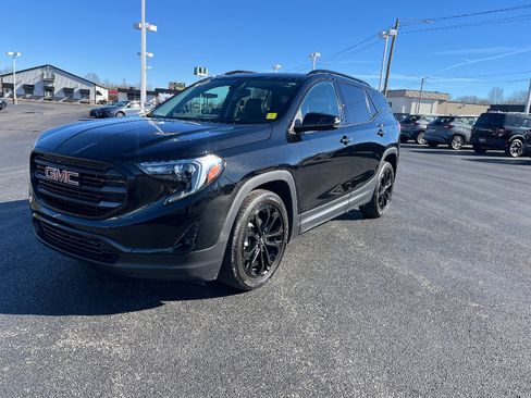 Used 2021 GMC Terrain SLT w/ Elevation Edition image 3