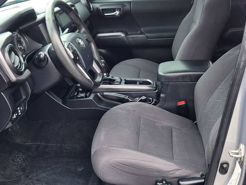 Used 2019 Toyota Tacoma TRD Off-Road AWD/4WD image 12