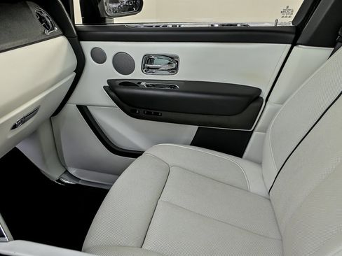 Used 2019 Rolls-Royce Cullinan image 39