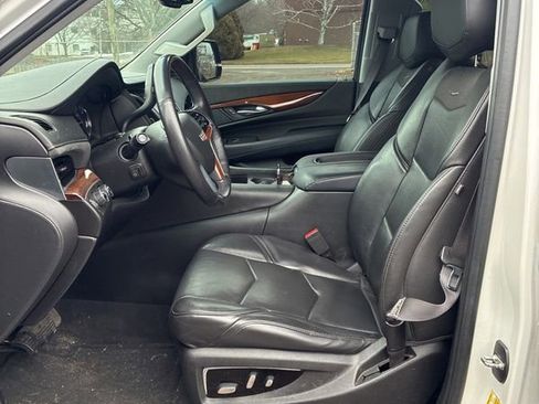 Used 2017 Cadillac Escalade 4WD image 3