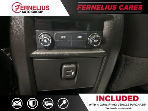 Used 2021 Chevrolet Traverse LT FWD image 34
