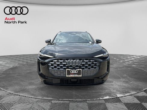 Used 2025 Audi Q5 Premium AWD/4WD image 2