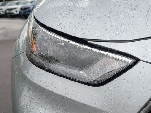 Used 2020 Toyota Highlander XLE AWD/4WD image 16