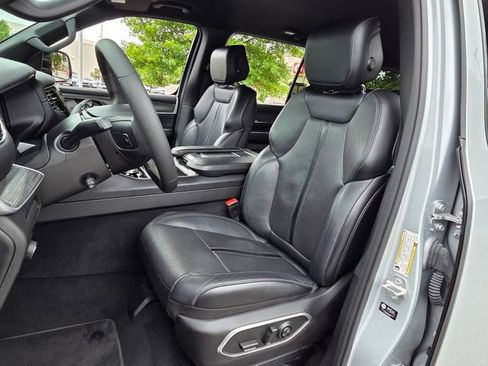 Used 2024 Jeep Wagoneer Series II w/ Flexible Seating Group RWD image 7