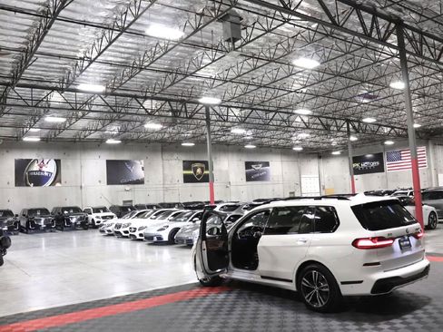 Used 2020 BMW X7 M50i w/ Cold Weather Package image 15