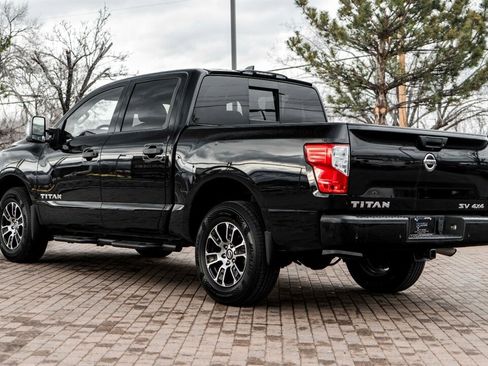 Used 2022 Nissan Titan SV w/ SV Convenience Package image 2