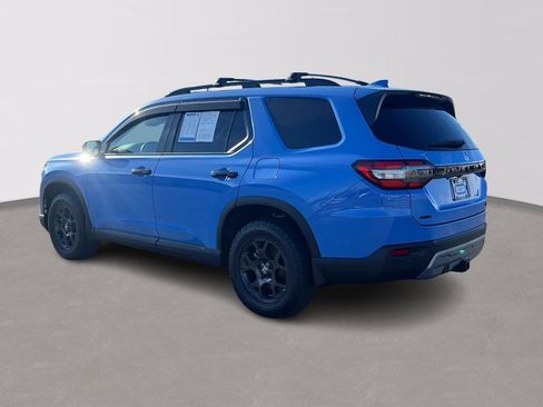 Used 2025 Honda Pilot TrailSport image 5