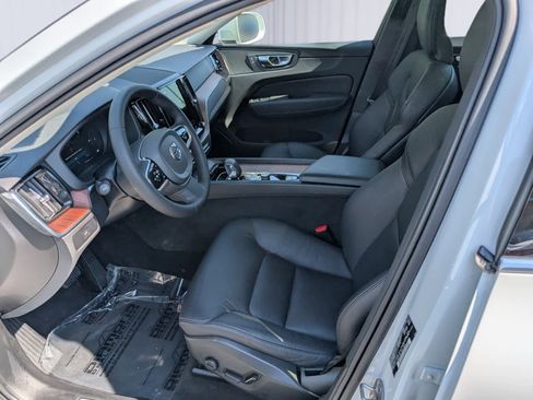 Used 2023 Volvo XC60 B5 Plus image 14