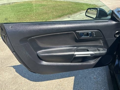 Used 2015 Ford Mustang GT image 11