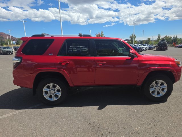 Used 2021 Toyota 4Runner SR5 Premium w/ Moonroof Package AWD/4WD image 2