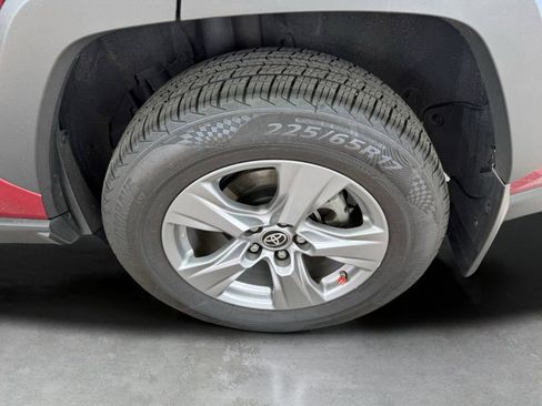 Used 2022 Toyota RAV4 LE AWD/4WD image 21