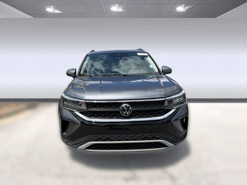 Used 2023 Volkswagen Taos SE w/ Panoramic Sunroof Package AWD/4WD image 6