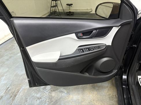 Used 2022 Hyundai Kona SEL w/ Cargo Package AWD/4WD image 9
