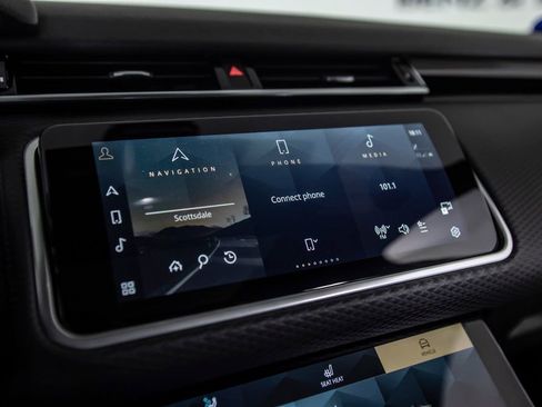 Used 2023 Land Rover Range Rover Velar R-Dynamic S image 32
