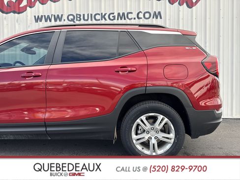 Used 2022 GMC Terrain SLE w/ Driver Convenience Package image 2