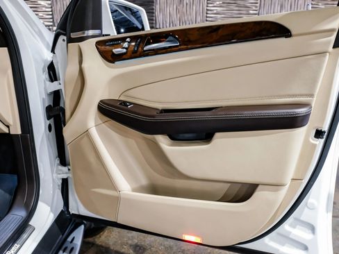 Used 2019 Mercedes-Benz GLS 450 4MATIC w/ Premium 1 Package image 46