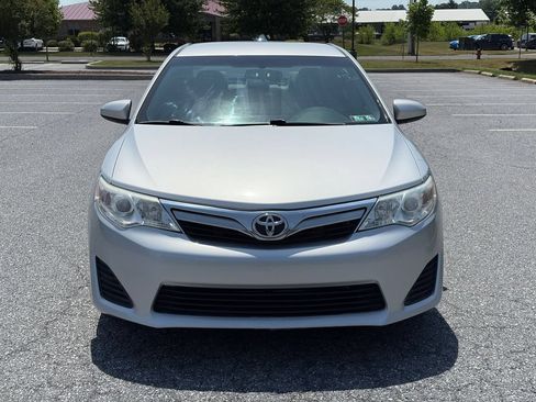 Used 2014 Toyota Camry LE FWD image 3