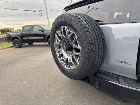 Used 2025 GMC Hummer EV 3X AWD/4WD image 34