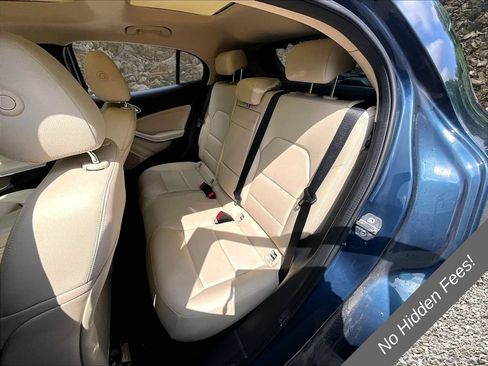 Used 2020 Mercedes-Benz GLA 250 4MATIC w/ Premium Package image 21