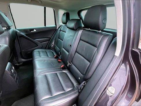 Used 2016 Volkswagen Tiguan SEL AWD/4WD image 28