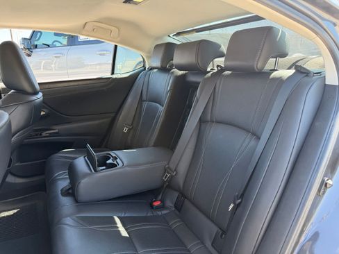 Used 2025 Lexus ES 300h w/ Accessory Package (Z1) FWD image 10