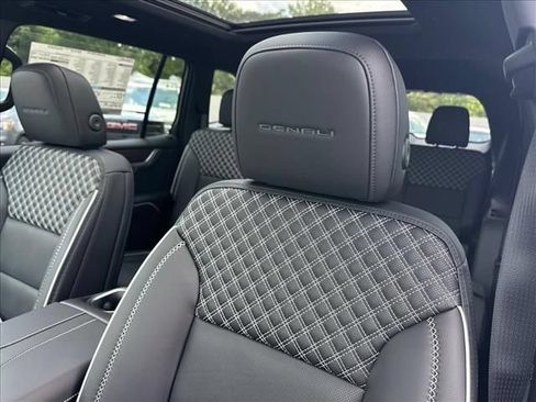 New 2026 GMC Acadia Denali w/ Super Cruise Package FWD image 29