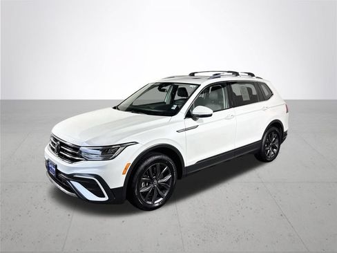 Certified 2023 Volkswagen Tiguan SE AWD/4WD image 2
