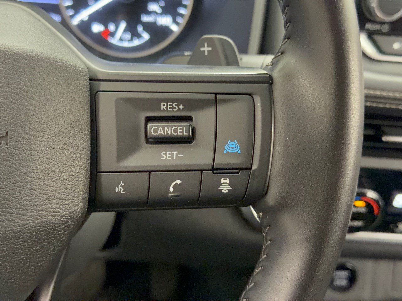Used 2025 Nissan Rogue SV AWD/4WD image 19