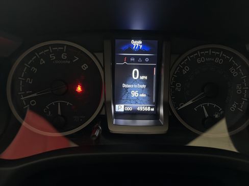 Certified 2021 Toyota Tacoma SR5 image 28