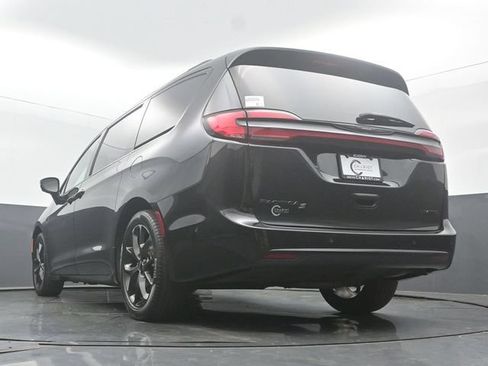 Used 2023 Chrysler Pacifica Limited w/ S Appearance Package FWD image 52