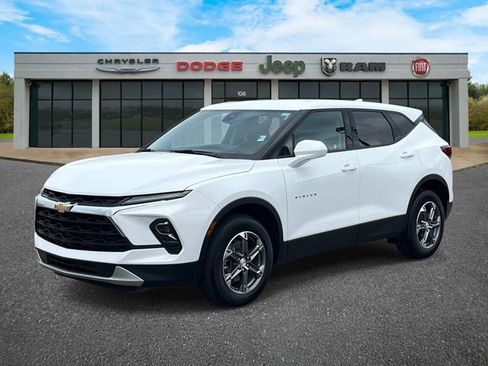 Used 2025 Chevrolet Blazer LT FWD image 9
