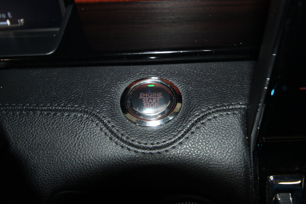 Used 2024 Lincoln Navigator L Reserve AWD/4WD image 13