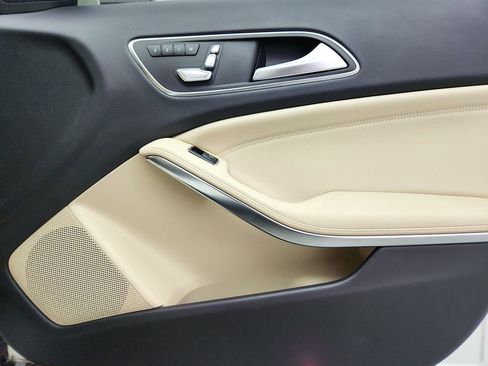 Used 2018 Mercedes-Benz GLA 250 image 24