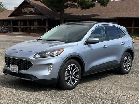 Used 2022 Ford Escape SEL w/ Technology Package image 2