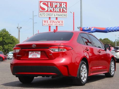 Used 2021 Toyota Corolla LE FWD image 4