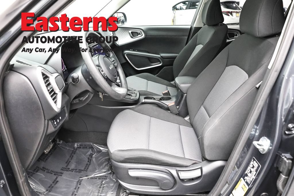 Used 2023 Kia Soul LX w/ LX Technology Package FWD image 15