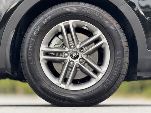 Used 2017 Hyundai Santa Fe Sport image 19