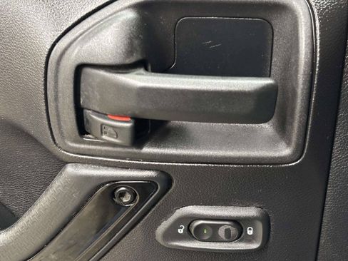 Used 2015 Jeep Wrangler Unlimited Sahara AWD/4WD image 24