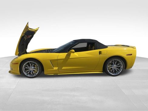 Used 2005 Chevrolet Corvette Convertible w/ Preferred Equipment Group RWD image 4
