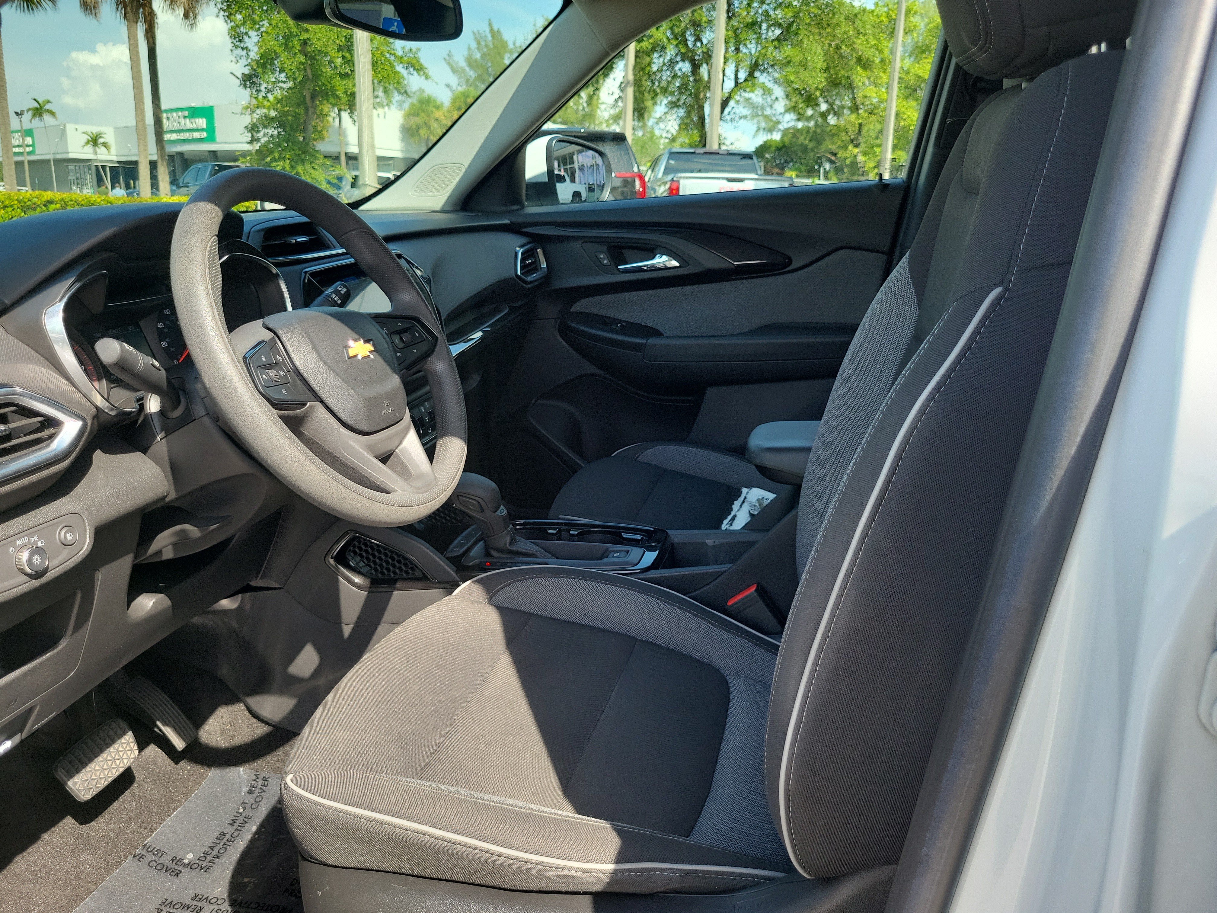 Used 2022 Chevrolet TrailBlazer LT w/ Convenience Package FWD image 11