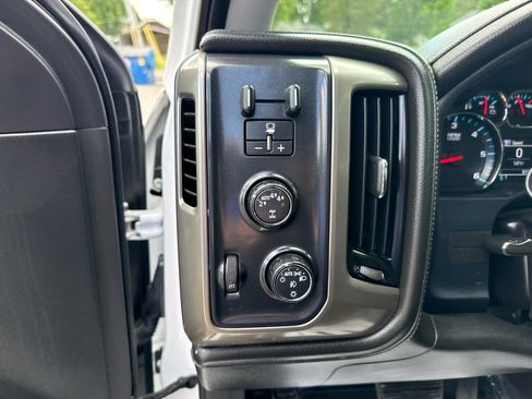 Used 2018 Chevrolet Silverado 1500 High Country AWD/4WD image 17