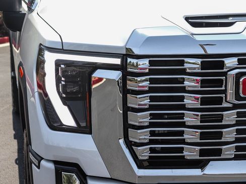Used 2025 GMC Sierra 2500 Denali w/ Denali Reserve Package AWD/4WD image 12