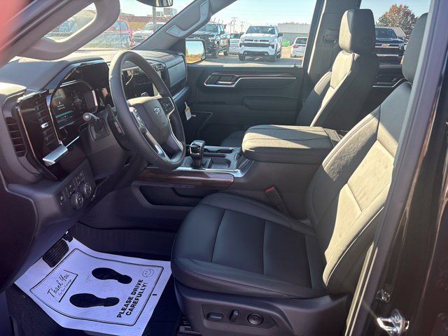 New 2026 Chevrolet Silverado 1500 RST w/ Redline Edition AWD/4WD image 11