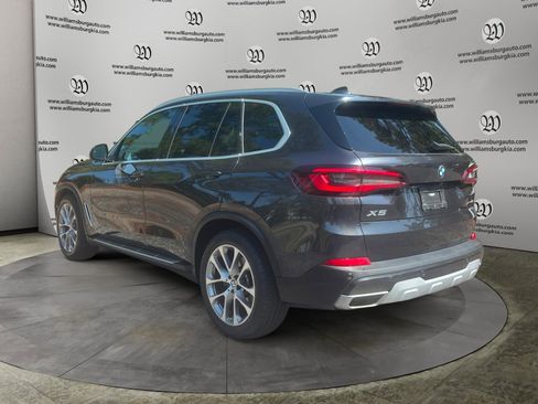 Used 2022 BMW X5 xDrive40i w/ Premium Package image 3