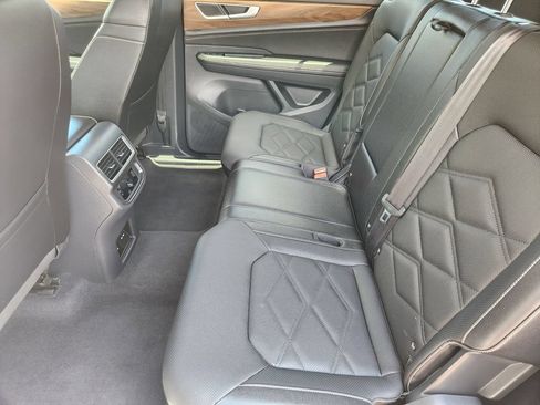 Used 2025 Volkswagen Atlas SE AWD/4WD image 18