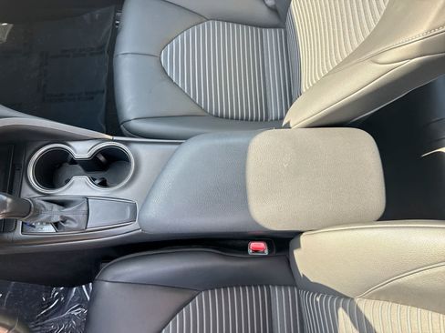 Used 2021 Toyota Camry SE FWD image 33